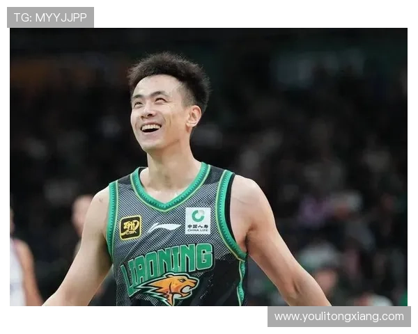 四冠中锋提前备战新赛季展现冠军风范与决心